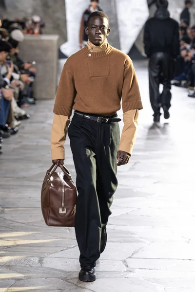 Look 7